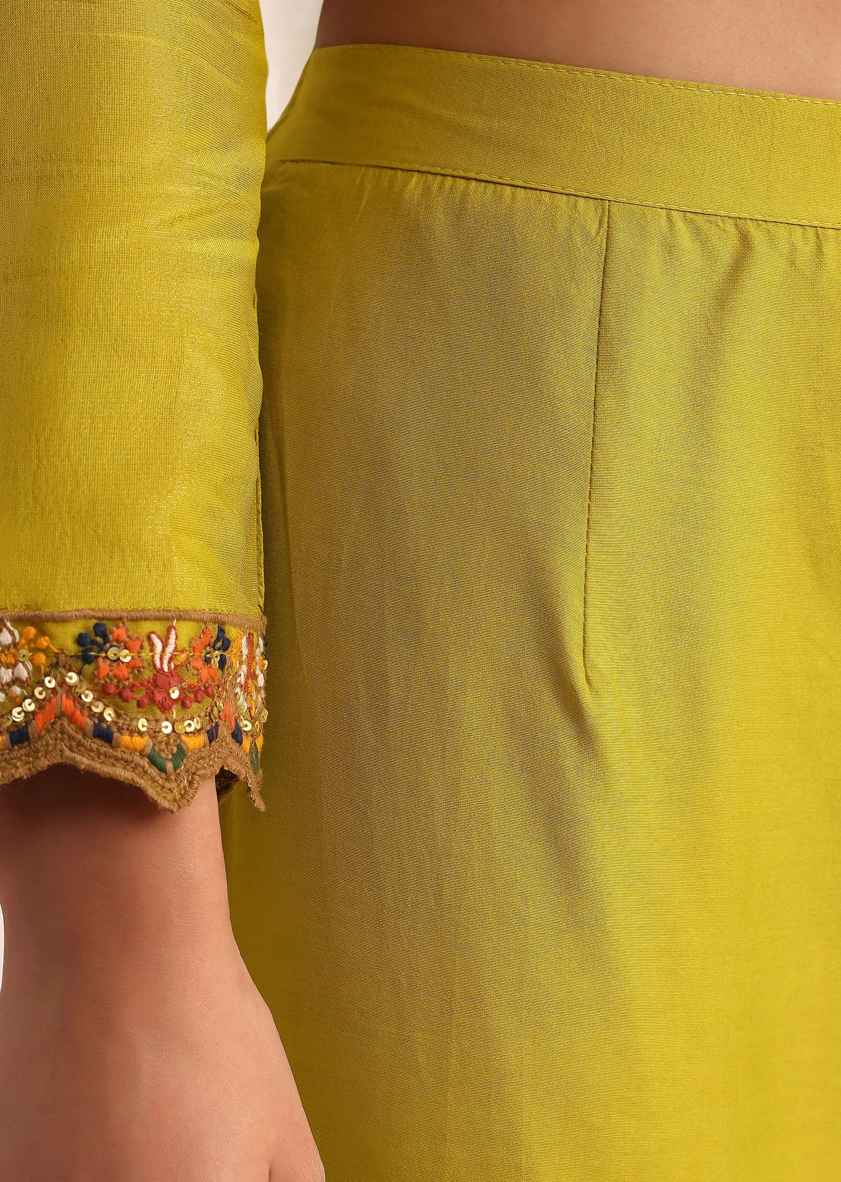 Green Tissue Kurta Set With Dupatta In Thread Work